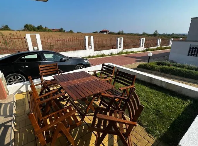 велика гардън - акация 6 Villa Lozenets