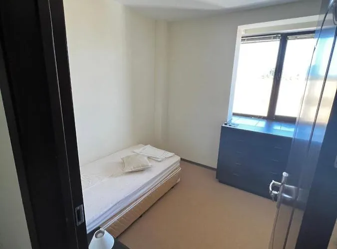 велика гардън - акация 6 * Лозенец